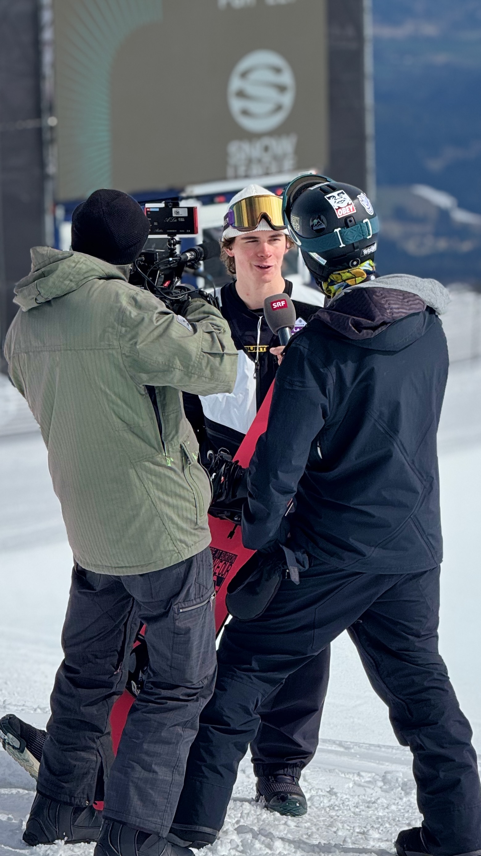 Jonas Hasler competing in snowboard halfpipe at The Snow League